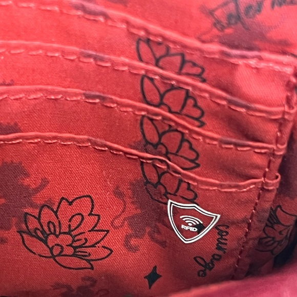 Harry Potter x Vera Bradley *LIMITED EDITION* Gryffindor Crossbody Purse - Picture 5 of 6